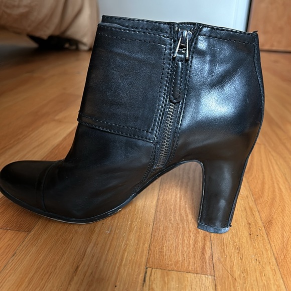 Black cropped boots, Sam Edleman 8, soft leather, barely worn, nice heel - Picture 2 of 6